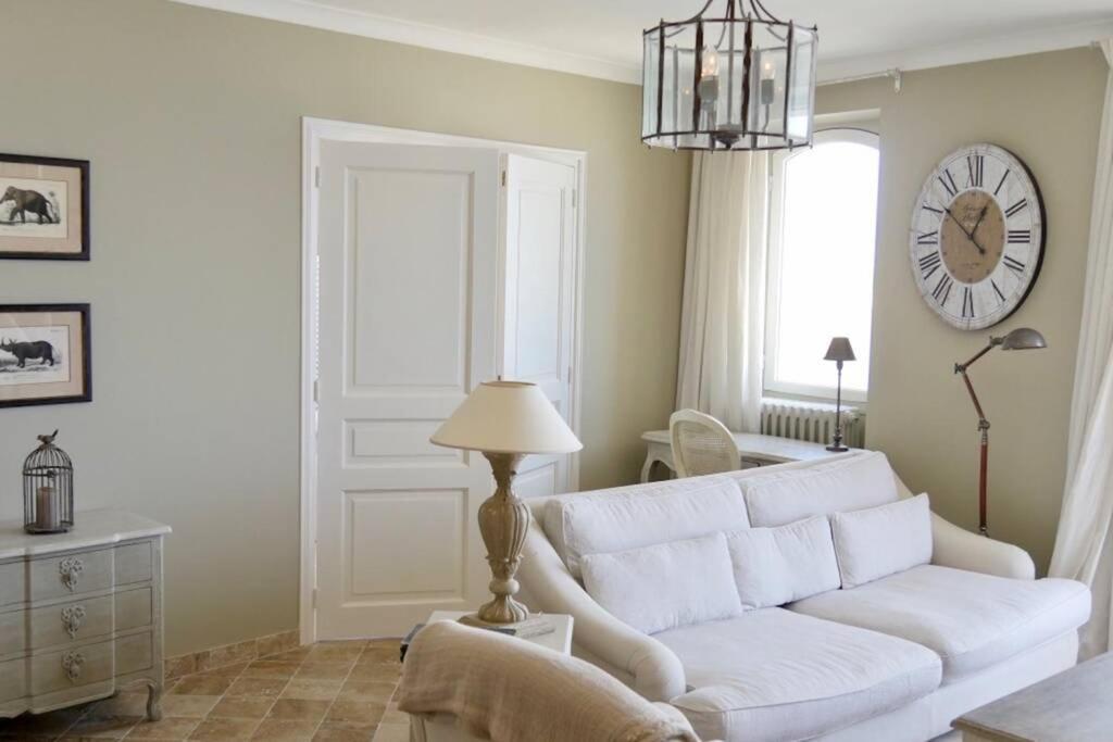 Bord De Mer - Ac, Wifi, Chic, Sea View, Beach 2 Minutes Walk Antibes Exterior photo