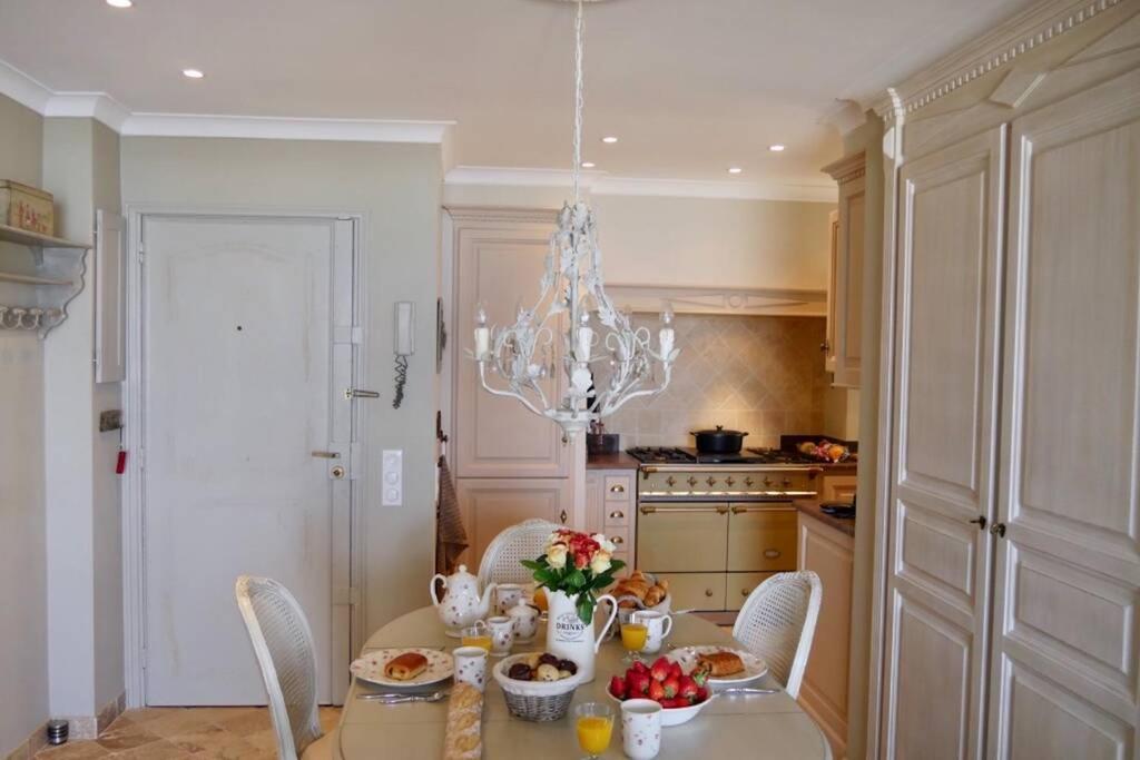Bord De Mer - Ac, Wifi, Chic, Sea View, Beach 2 Minutes Walk Antibes Exterior photo